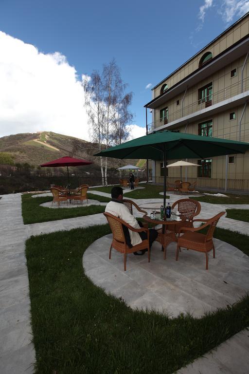 Nairi Hotel Jermuk Exterior photo
